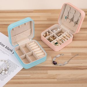 Estuche de Viaje Portátil Mini Rosa de Cuero PU con Logotipo Personalizado para Anillos, Pendientes y Collares, Organizador de Joyas de Terciopelo con Cremallera - Product Image 3