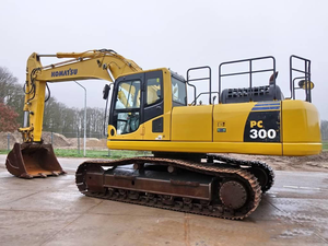 Excavatrice Komatsu PC300 d'occasion en bon état Importation du Japon 30 TONNES Poids opérationnel 1,4 m³ Capacité de la benne Moteur Engrenage Stock - Product Image 3