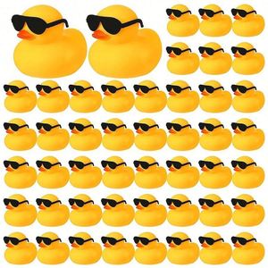 Patitos de Goma con Gafas de Sol, Sombreros y Accesorios para la Cabeza, Mini Patitos de Goma para Carnaval, Crucero, Cumpleaños, Juguetes para Bañera, al por Mayor - Product Image 1