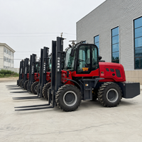 Geländegängiger 5-Tonnen-Gabelstapler 4x4 4x2 4WD Allrad-Geländestapler mit geschlossener Kabine Markenmotor Preis