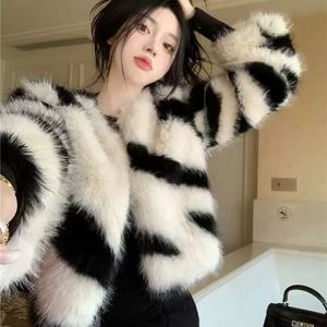 <span class=keywords><strong>Cappotto</strong></span> Corto Casual da Donna in Finta Pelliccia di Volpe per Autunno Inverno Nuovo Design Stampa Zebrata Collo Tondo Capospalla - Product Image 4