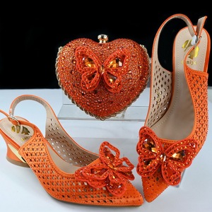 Set di Borsa a Forma di Cuore <span class=keywords><strong>con</strong></span> <span class=keywords><strong>Farfalla</strong></span> in Cristallo e <span class=keywords><strong>Scarpe</strong></span>, Sandali di Alta Qualità <span class=keywords><strong>con</strong></span> Tacco Basso, Set Popolare di <span class=keywords><strong>Scarpe</strong></span> e Borsa - Product Image 1