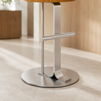 Tabouret de bar commercial robuste en métal noir avec assise ronde en teck de 75 cm de hauteur pour restaurant et bistro