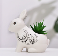 Pot de fleurs en porcelaine blanche en forme de lapin de dessin animé mignon, mini-jardinière 3D en forme d'animal pour plantes succulentes et cactus, idéal pour la décoration de bureau à domicile ou comme cadeau