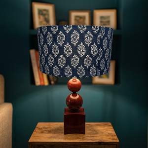 Lámpara de Mesa de Cerámica Hecha a Mano de Diseño Clásico de Alta Calidad con Pantalla de Tela Azul Estampada para Decoración de Sala de Estar - Product Image 2