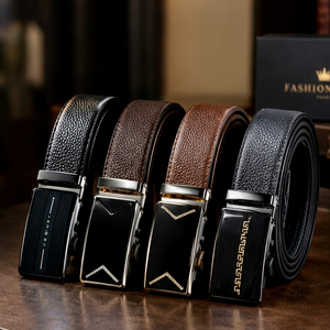 Ceinture pour homme en cuir de vache véritable avec boucle automatique et plaque en alliage géométrique - Product Image 1