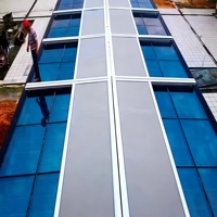 Toldo Retráctil Eléctrico Moderno para Exteriores, Estructura de Sombra de Aleación de Aluminio, Cerramiento de Vidrio, Techo Aislado con Protección Solar