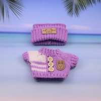 Vente en gros SAILEA Pendentif en peluche crocheté Bubble Mart, vêtements de poupée multicolores, impression de logo personnalisable, rembourrage en coton PP