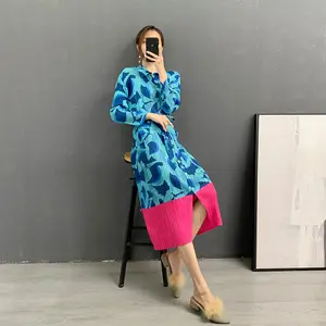 הסתיו החדש 2022 סיני סגנון כפתור שרוכים הרזיה ומסוגנן נשים של קפלים שמלה