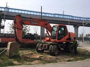 Excavadora sobre orugas multifunción Corea original usada DOOSAN DH150 alta eficiencia Hyundai en buenas condiciones a la venta - Product Image 3