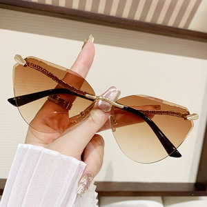 Snake-leg <b>Frameless</b> Cat-eye Sunglasses Women Oversized UV400 Sun Protection PC Lens Black <b>Frame</b> Grey Lens - Product Image 4
