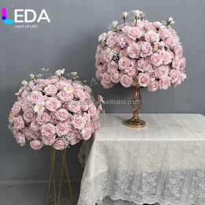 Boule de fleurs artificielles en soie rose et blanche sur mesure LEDA, centre de table, décoration de mariage, design asymétrique brisé - Product Image 1