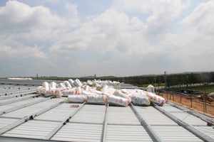 Certifié ISO Vente en gros Premium 25mm d'épaisseur en fibre <span class=keywords><strong>de</strong></span> <span class=keywords><strong>verre</strong></span> feuille d'aluminium couverture métallique isolation thermique Construction Entrepôt - Product Image 2