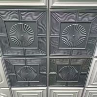 Modèle 3D moderne, imperméable, design géométrique noir pour plafond et mur d'hôtel, bureau, hôpital
