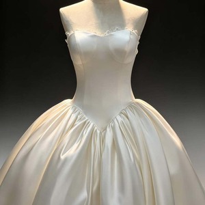Hz032 Impresionante Vestido de Novia de Satén Duquesa Estilo Basque Minimalista, Color Marfil, Sin Tirantes, Escote Corazón, con Copas y Corsé, Jancember - Product Image 2