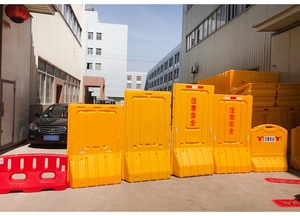 Cheval d'eau en matériau PE à barrière de trafic à triple trou réfléchissant à haute intensité pour la sécurité de la construction routière d'abord - Product Image 4