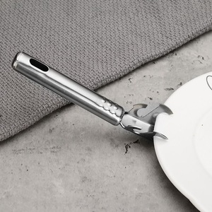 Elevador de Platos de Acero Inoxidable con Mango Aislante Térmico, Utensilio de Cocina Multifunción - Product Image 2