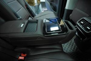 Reposabrazos Ejecutivo de Cuero Gelvshi - Mejora para Interiores de Autos de Lujo Comerciales - Product Image 4