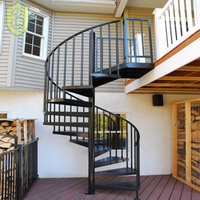 Escalier en colimaçon moderne en fer et acier pour intérieur avec rampe en verre pour petits espaces, appartements, villas, hôtels, écologique et durable