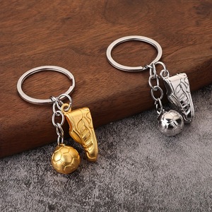 Llavero con Forma de Zapatilla de Fútbol Dorada DAMAI, Colgante de Balón de Fútbol, Recuerdos para Fiestas, para Fanáticos del Deporte, Accesorios de Recuerdo para Celebraciones de Carnaval - Product Image 1