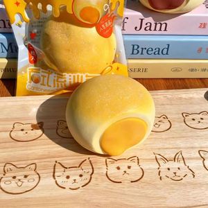 Juguete Blandito Hachimi Realista con Forma de Bollo de Lava Cantonés, Súper Húmedo y Suave para Aliviar el Estrés - Product Image 3