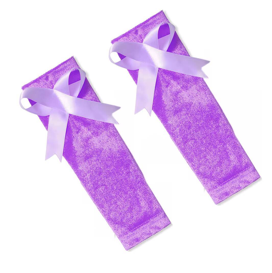 Vêtements à manches violettes
