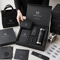 Ensemble cadeau technologique d'entreprise avec logo personnalisé pour les équipes de vente, comprenant un organiseur technologique, une batterie externe, un carnet, un stylo et un gobelet