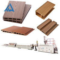 Machine de fabrication de panneaux muraux à lamelles en PVC WPC, ligne de production de planches de sol en bois-plastique