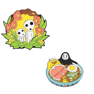 Vente en gros d'usine, épingles en émail Spirited Away de <span class=keywords><strong>Miyazaki</strong></span> <span class=keywords><strong>Hayao</strong></span> du Japon avec carte de support - Product Image 4