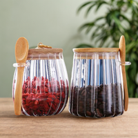 Kaleng dapur dengan tutup bambu kedap udara pegangan logam bergaris kaca biji kopi kendi penyimpanan kacang dengan sendok