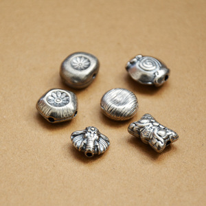 Cuentas sueltas de plata antigua de formas mixtas para la fabricación de joyas, cuentas espaciadoras de metal chapado con motivos de animales y amuletos. - Product Image 1