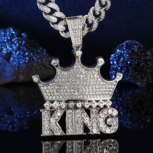 Colgante de Inicial Super Bling Hip Hop para Hombre, Chapado en Oro, con Moissanita Micro Pavé de Corte Esmeralda y Plata de Ley 925 - Product Image 1
