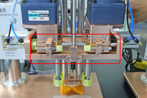 <span class=keywords><strong>เครื่อง</strong></span>บรรจุและปิดฝาแบบกึ่งอัตโนมัติสำหรั<span class=keywords><strong>บน</strong></span>้ำยาล้างมือ <span class=keywords><strong>เครื่อง</strong></span>ดื่ม และเครื่องปิดฝาสำหรับธุรกิจขนาดเล็ก - Product Image 3