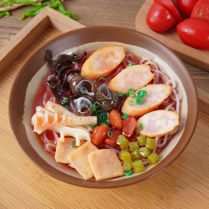 Réplica a escala 1:1 de un gran plato de fideos de arroz con caracoles, un accesorio para decoración de tiendas, escaparates y para añadir ingredientes. - Product Image 4