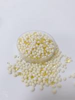 Particules d'adhésif thermofusible pour le collage des bords de panneaux de meubles de couleurs mélangées, adaptées aux machines de collage de bords de grande et moyenne taille
