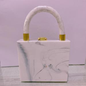 กระเป๋าคลัทช์ด้านข้างทำด้วยมือที่มีอยู่ในหลายรูปแบบที่มีคุณภาพสูง Partywear เรซิ่นกระเป๋าคลัทช์สำหรับเด็ก - Product Image 3