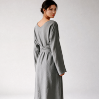 Robe midi décontractée en lin uni pour femme, col bateau, manches longues, taille croisée avec ceinture, coupe ample et fluide, idéale pour l'été