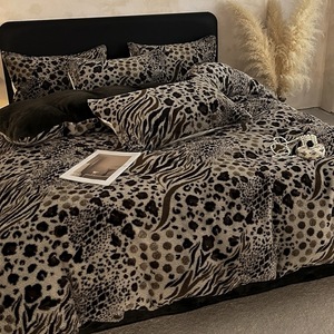 Juego de funda de edredón de felpa de piel de conejo, funda de edredón impresa de tamaño personalizado, fundas de almohada, juego de cama de invierno grueso, venta al por mayor - Product Image 5