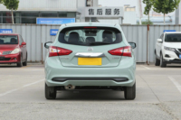 Paiement anticipé Auto 5 portes 5 places SUV compact essence Dongfeng Nissan Tiida économie de coûts 57L 183kmh haute vitesse 2.0L 151Ps L4