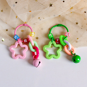 Porte-clés en acrylique Y2K en gros, avec étoile, chaîne en plastique colorée, perles lettres et breloque clochette, pour femmes et filles, accessoire de sac et de téléphone - Product Image 2