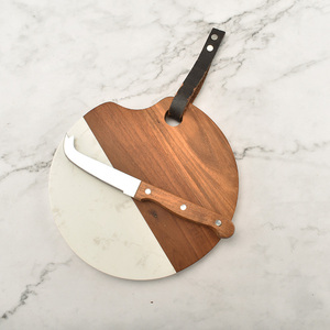 Planche à fromage ronde en bois de bambou avec logo personnalisé avec couteau en acier inoxydable Outils à fromage élégants et ensemble de couteaux - Product Image 3