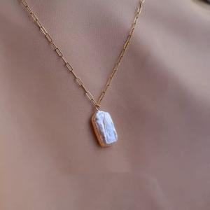 Collar de Perla Barroca Individual Colorida para Mujer, Diseño Retro de Alta Gama con Cadena para Clavícula, Colgante en Forma de Bloque Inspirado en Dulces - Product Image 2