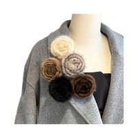 Broche en rose de vison importée coréenne, accessoire de broche féminine haut de gamme, nouvelle décoration de vêtements polyvalente d'automne et d'hiver