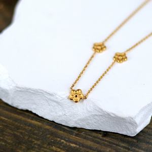 <b>Simple</b> Versatile 18K <b>Gold</b> Plated Three Plum Blossom <b>Necklace</b> for Women Summer Fashion Jewelry with Stainless Steel Collar Chain - Product Image 3