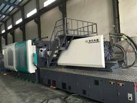 Machine de moulage par injection de 780 tonnes pour pare-chocs et feux arrière de petites voitures