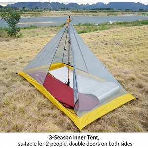 <span class=keywords><strong>Tente</strong></span> pyramidale professionnelle avec un grand conduit de cheminée pour accueillir de grands poêles à bois dans des conditions hivernales extrêmes - Product Image 4