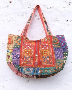 Hermosas Bolsas Banjara, una Fusión de Tradición y Estilo Boho Moderno, Bordado Tribal Auténtico y Trabajo con Espejos para Mujer - Product Image 1
