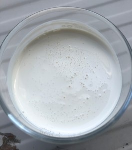 Fournisseur Vietnamien – Colle Adhésive pour Semelles et Semelles Intérieures de Chaussures en Latex de Caoutchouc Naturel 100% (60% DRC), Blanc Éclatant, Haute Qualité, Prix Bas - Product Image 1