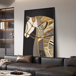 Pintura contemporánea abstracta sobre lienzo con motivos de caballos y marco de aluminio para decoración de pared en la sala de estar junto al sofá. - Product Image 1