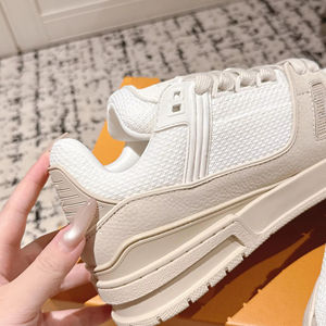 Zapatos de Moda de Lujo de Primera Calidad - Cuero Blanco Puro, Suela Gruesa, Zapatos Deportivos y Casuales para Hombre y Mujer - Product Image 1